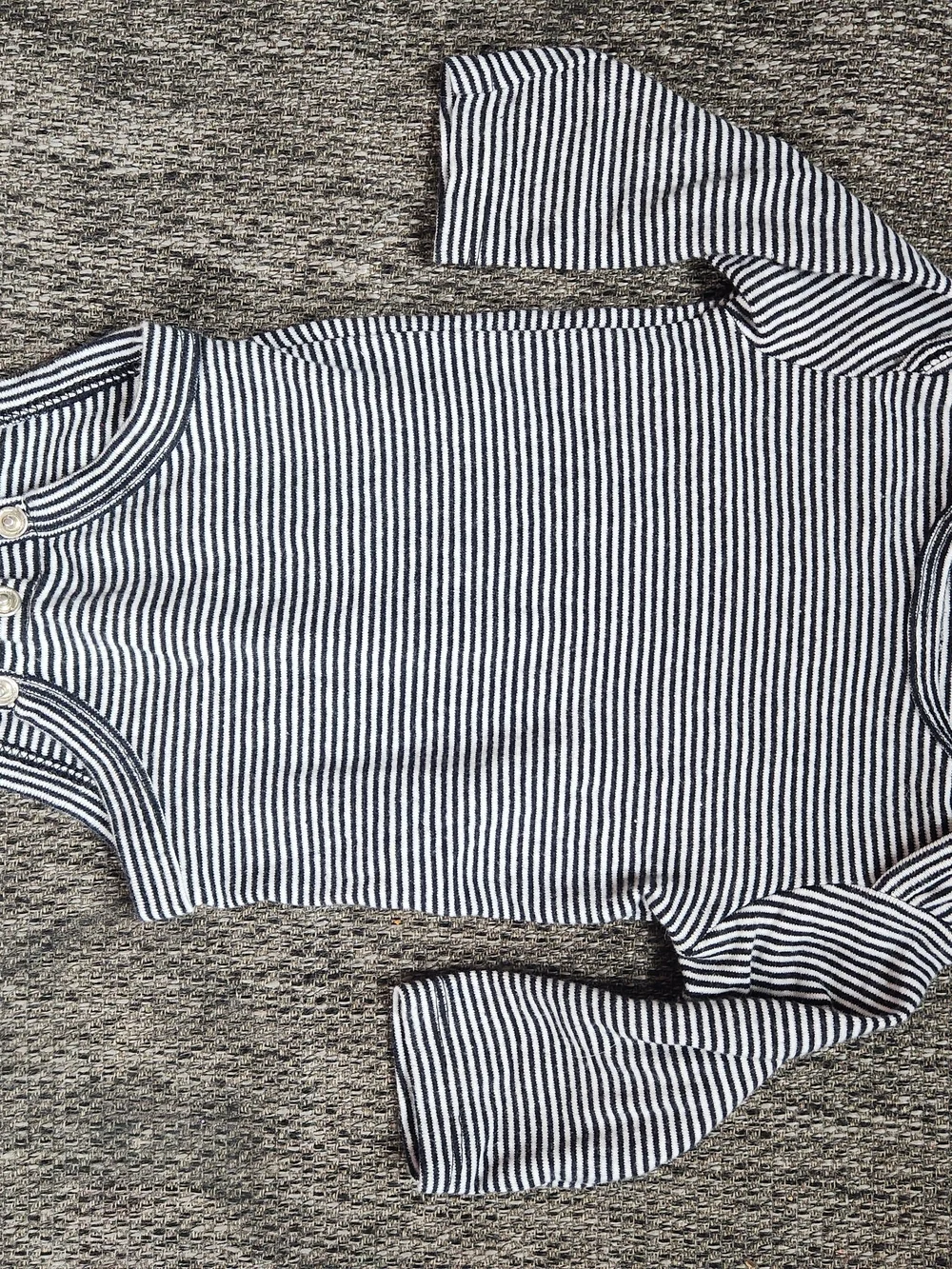 Set of 2 Baby One-Piece Bodysuits in Black And White